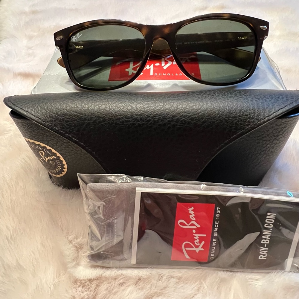 Ray•Ban New Wayfarer tortoiseshell/green lenses sunglasses